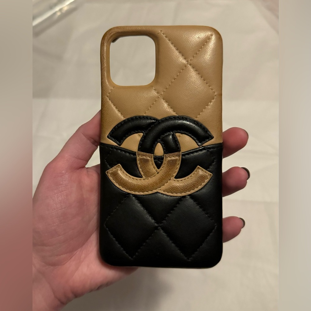 AUTHENTIC CHANEL Tan Black Matelasse Leather Interlocking CC Quilted Phone Case - Picture 2 of 16